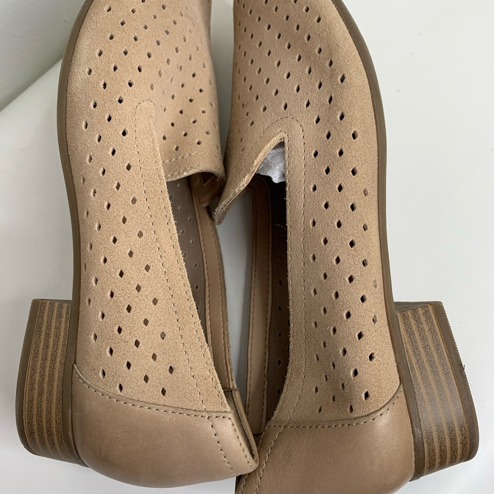 Clarks Women's Collection Juliet Hayes Perforated Flats Sand Suede Sz 8 M - Picture 6 of 11